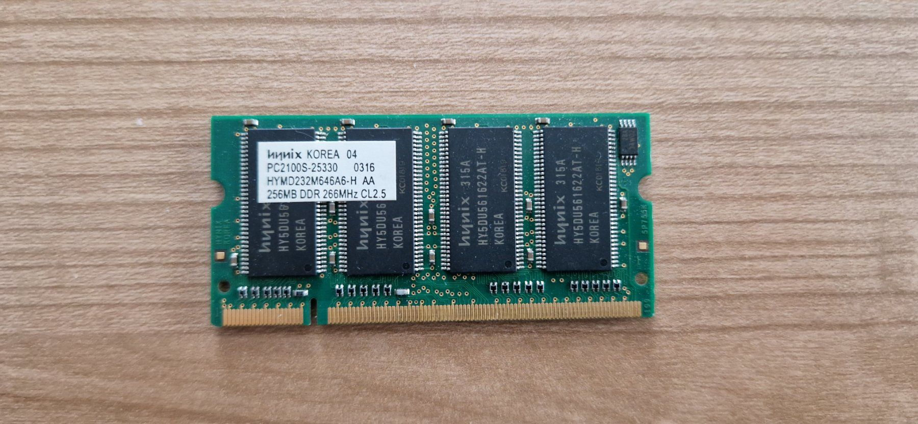 Memoria / RAM: RAM DDR_256MB_266MHZ – Usato da Villaz-st-Pierre venduto da BIstroide