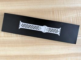 Original Apple Watch Nike Sport Band 44 mm  Weiss/Schwarz