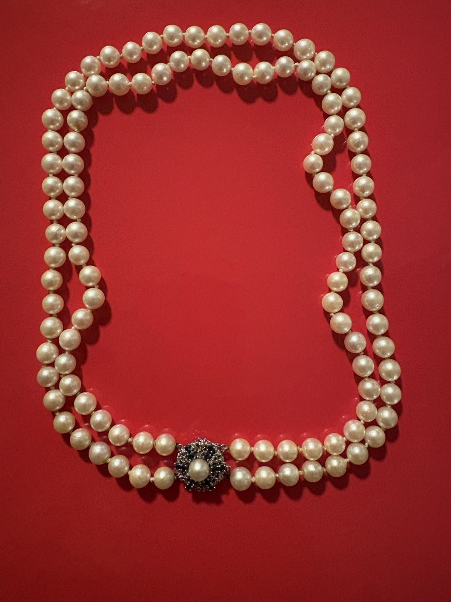 Catenine: Perlenkette mit Weissgold und  Saphir-Verschluss. – Usato da Bern venduto da lore_frand 1