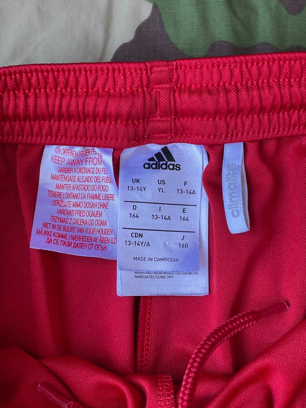 Adidas Pantaloni: 2017 Adidas Short Sz S – Usato da Zürich venduto da le_souk 2