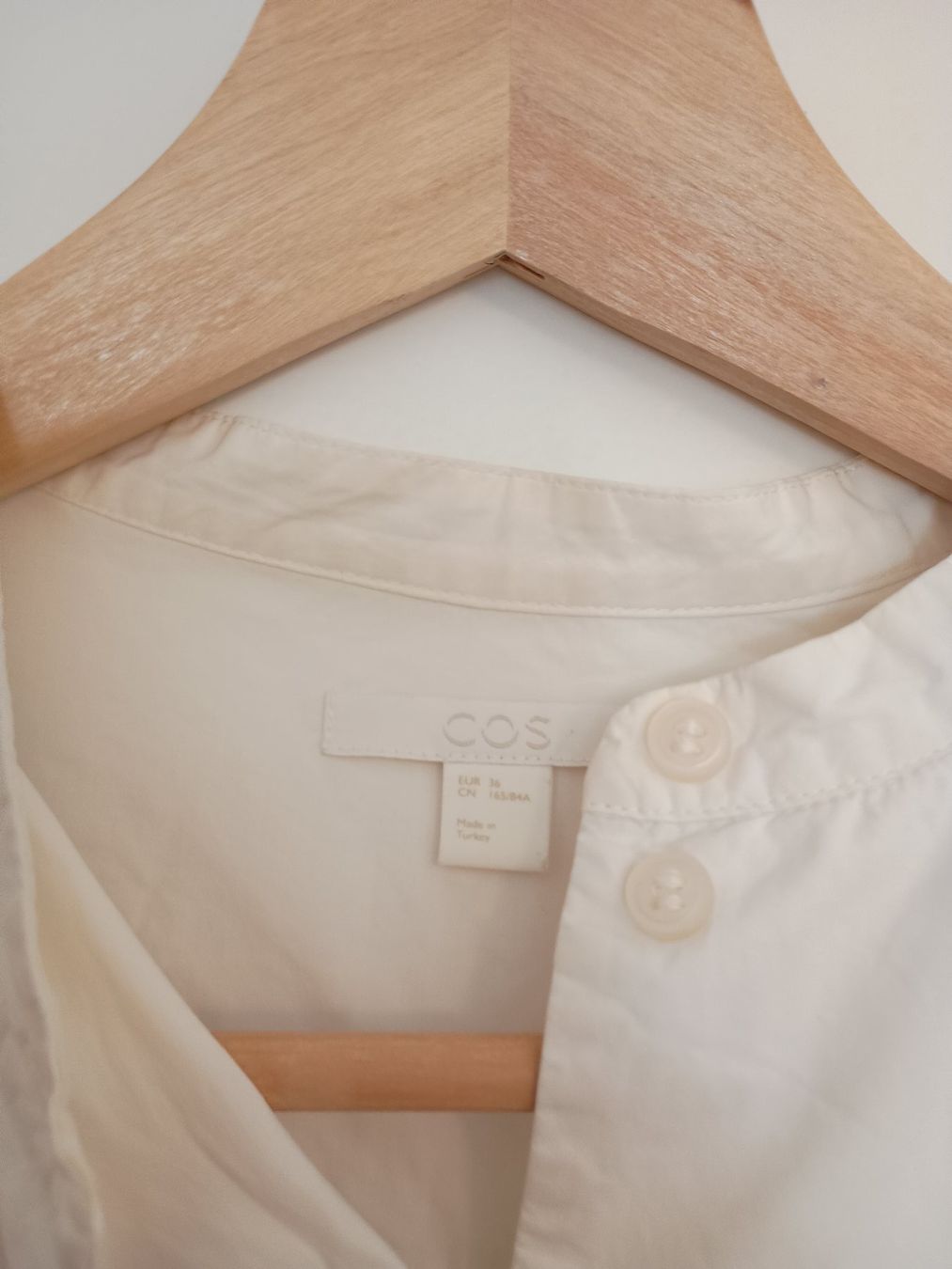 Cos Camicette: Weisse COS Baumwollbluse – Usato da Zürich venduto da Melianea 1