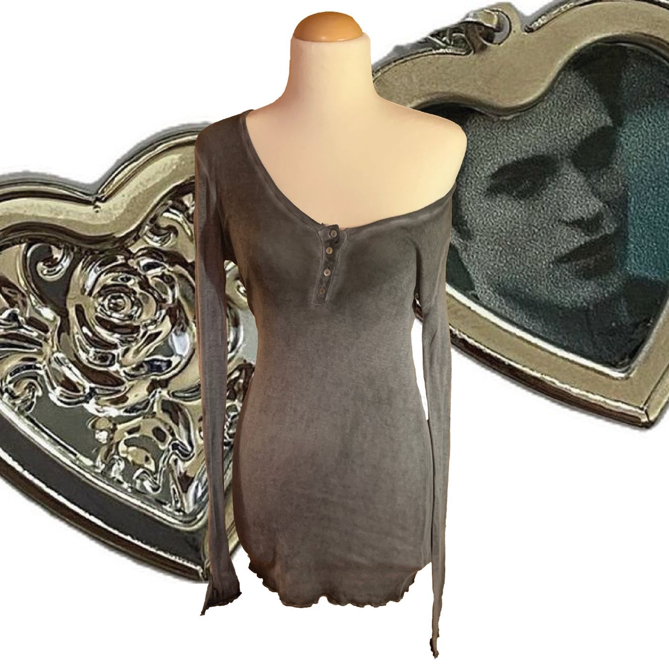 Top: Graues Henley-Shirt mit langen Ärmeln – Usato da Chalais venduto da Decoarts.art 1