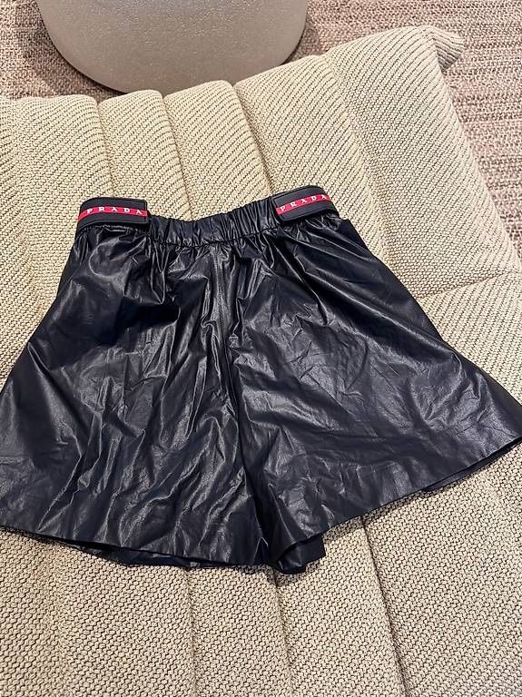 Prada Pantaloni: PRADA SHORTS – Nuovo (secondo la descrizione) da Schwyz venduto da bofb 3