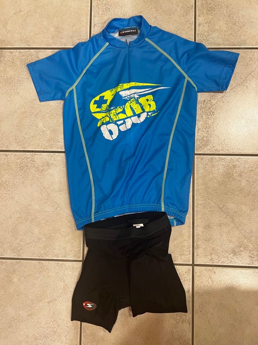 Lots de vêtements: Radbekleidung Set – D'occasion à Veltheim AG par viome