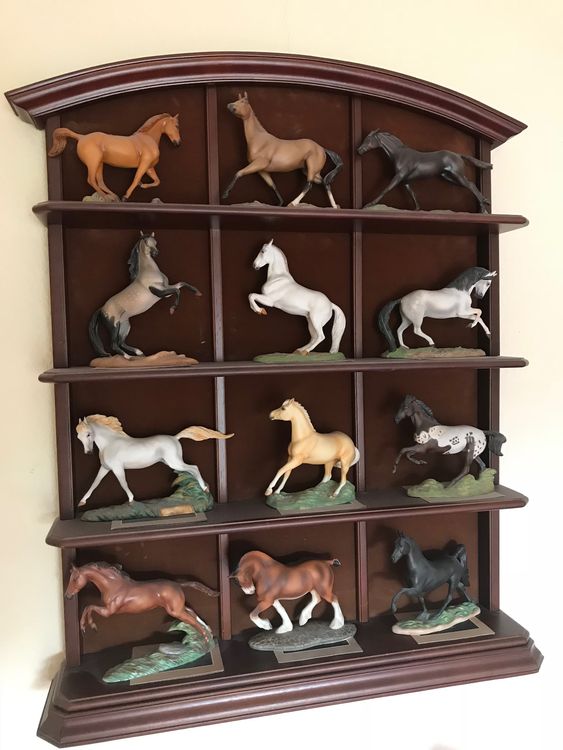 Les Sculptures Des Chars Et Des Chevaux Antiques Photo stock - Image du