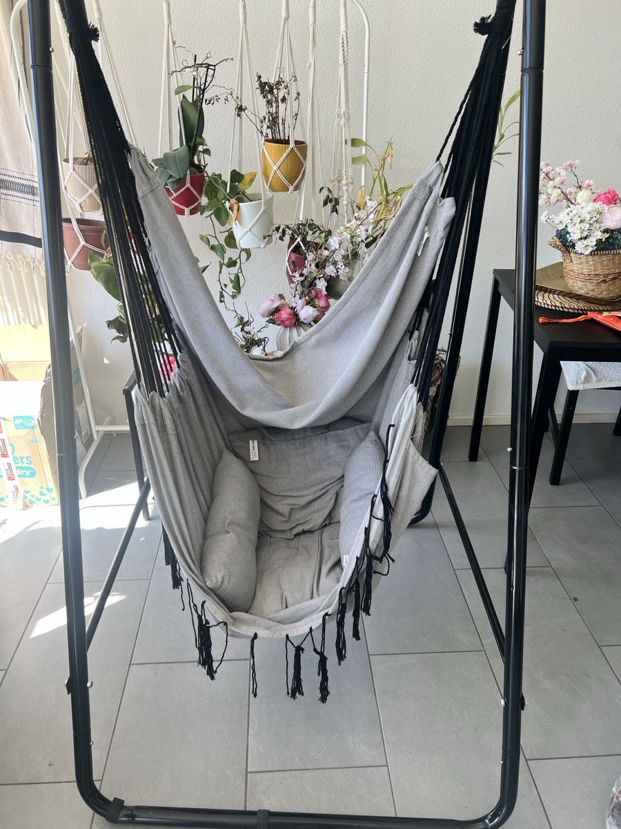 Amache: HangsessHanging Chair with Stand, Grey - Excellent Condition – Nuovo (secondo la descrizione) da Fribourg venduto da pri_b9gq