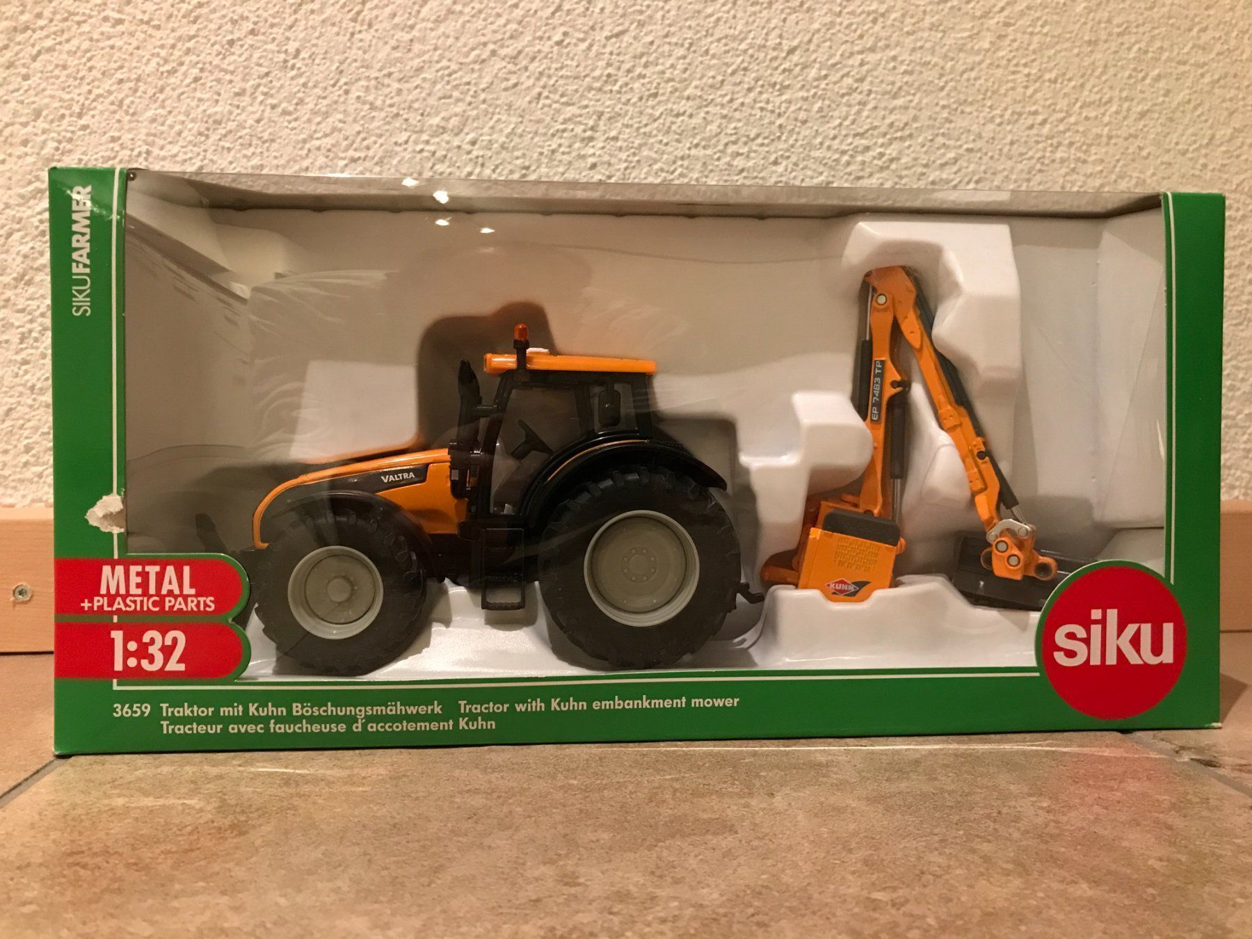 Valtra Trattori: SIKU Valtra T191 mit Böschungsmäher – Nuovo e nell'imballaggio originale da Kreuzlingen venduto da Stefan1150 7
