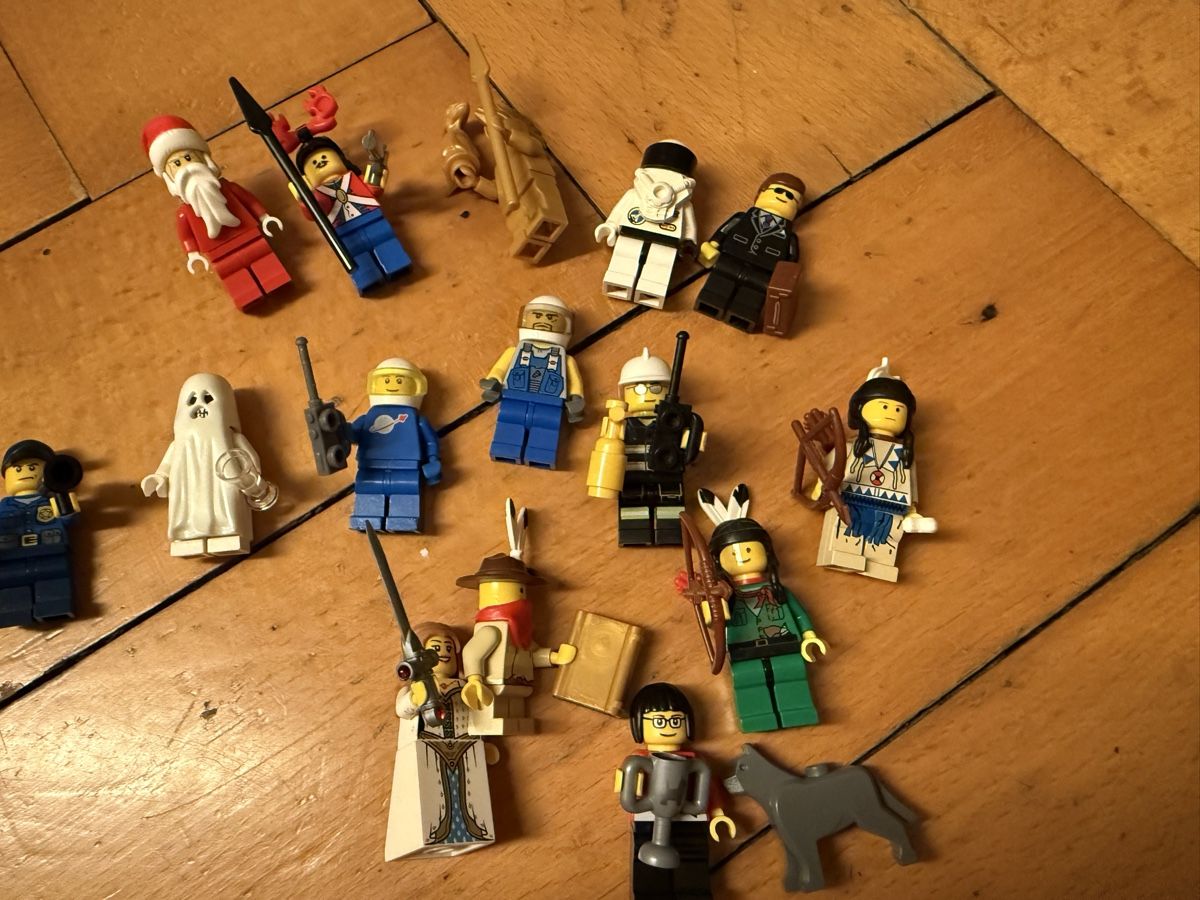 Lego Giocattoli: 22 Lego Figuren – Usato da Zürich venduto da zuerich16 5