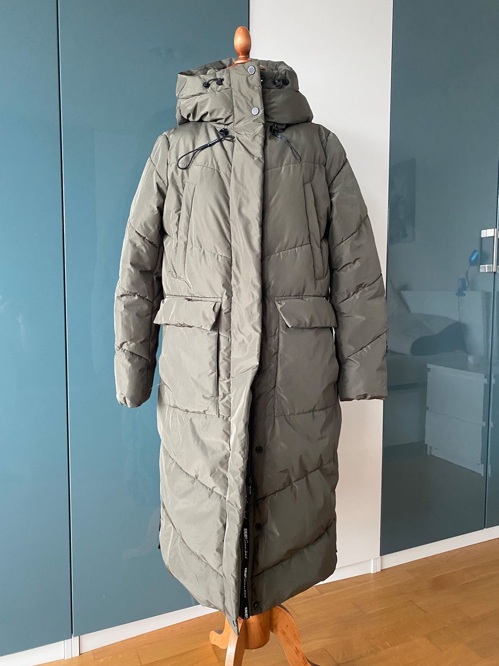 Khujo Mäntel: Khujo Wintermantel Größe L Olive – Gebraucht aus Duebendorf von Alexandertreyer 5