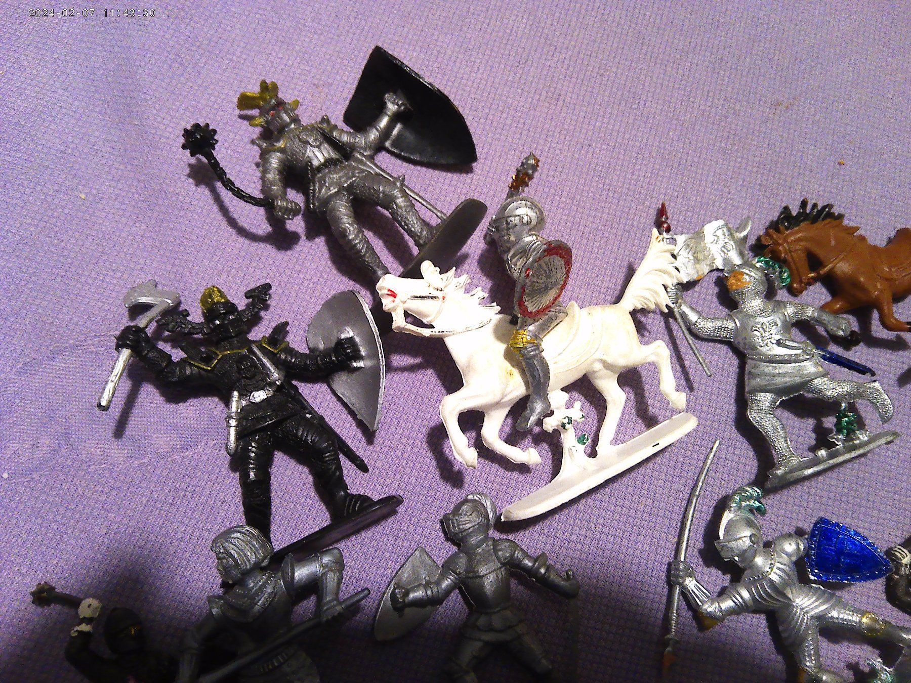 Statuette: Ritterfiguren Set, DIVERSE VERLAG (PLASTIC) – Usato da Volketswil venduto da nemo2000 2