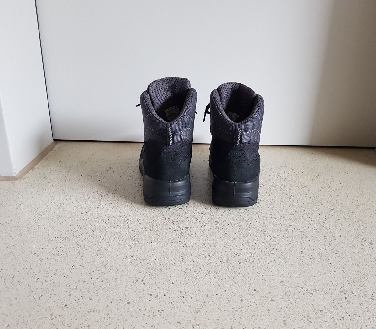 Lowa Scarpe da uomo: Lowa Taurus GTX Wanderschuh Grösse 41 – Usato da Basel venduto da Birs868 2