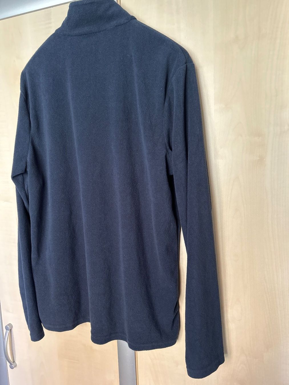 Maglioni & Felpe: Schwarzer Fleecepullover - Grösse L – Usato da Villnachern venduto da RicardoMary 1