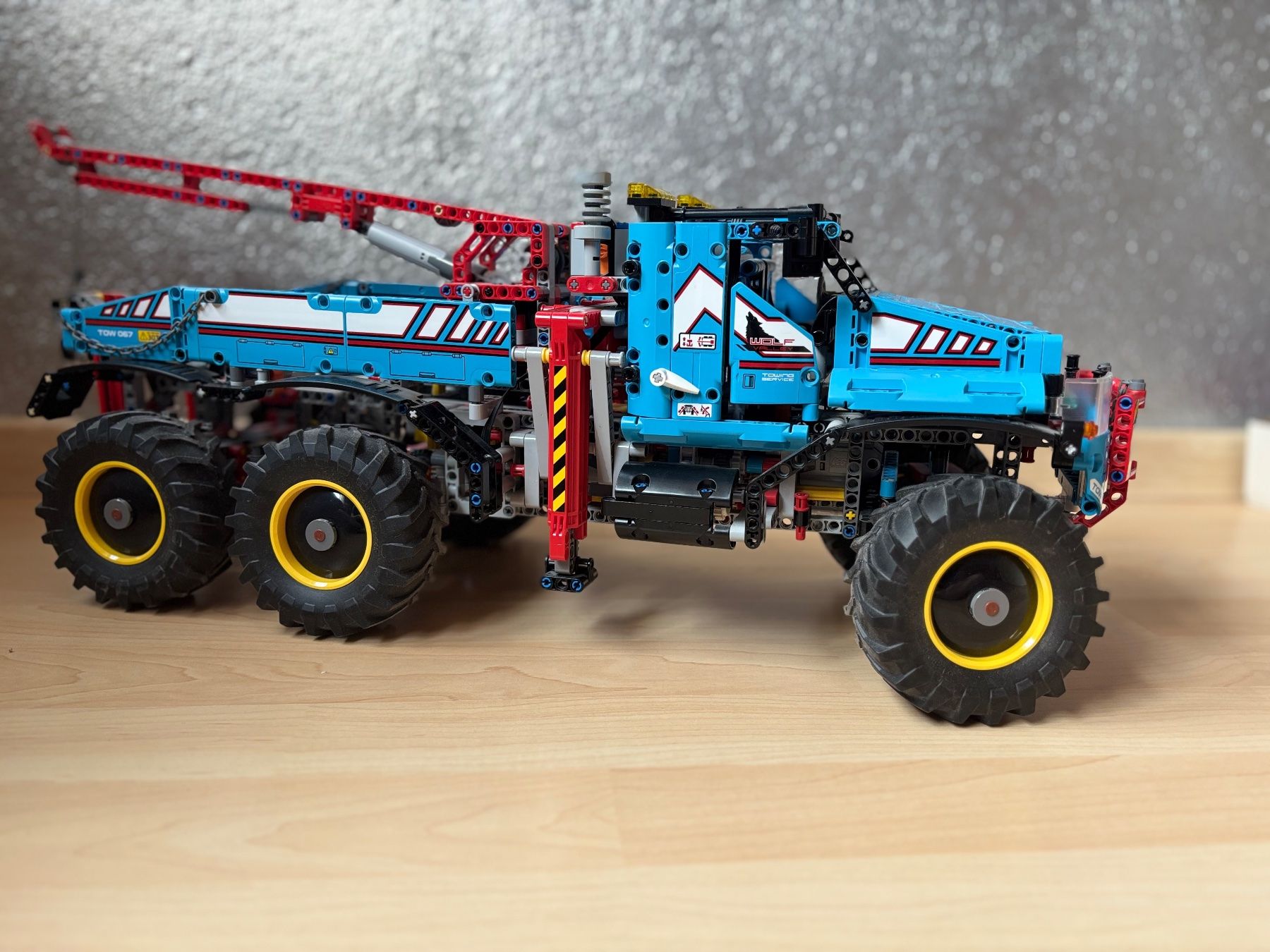 Lego Kit di costruzioni: LEGO 42070 Technic Allrad-Abschleppwagen – Usato da Mauren venduto da Greiner