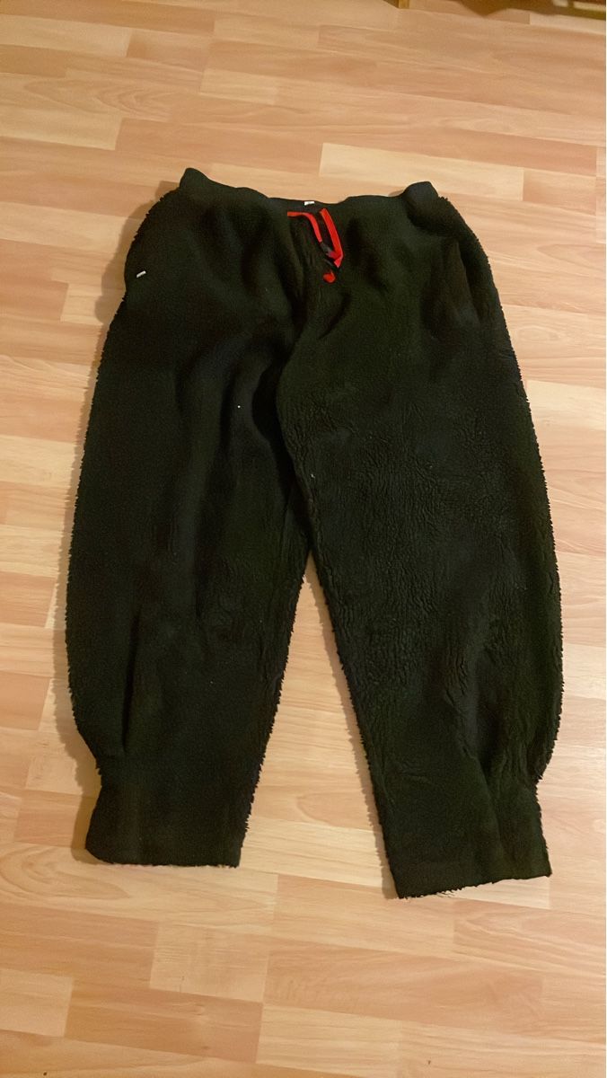 Pantaloni: Kuschelige Fleecehose, schwarz – Usato da Winterthur venduto da mamba2021