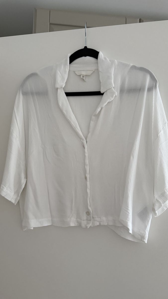 H&M Blusen: Luftige Cropbluse H&M – Gebraucht aus Rafz von reginadi99