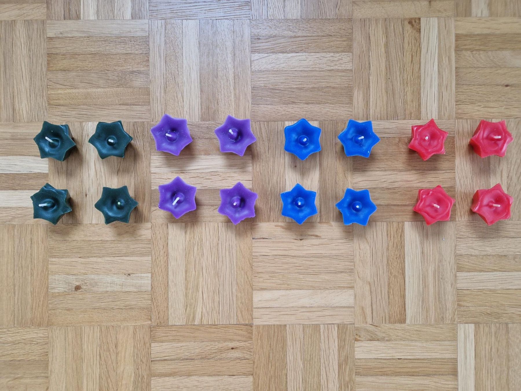 Candele: 16 farbige Weihnachtskerzen (Sternform) – Nuovo (secondo la descrizione) da Zürich venduto da yro_qvz7