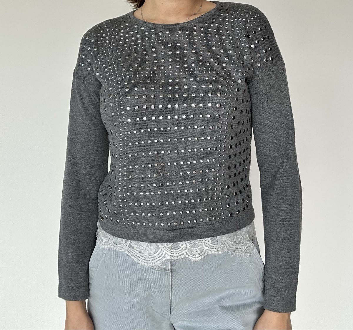 Maglioni & Felpe: Pullover De Salitto grau mit Steinen – Usato da Uzwil venduto da Zhenia17