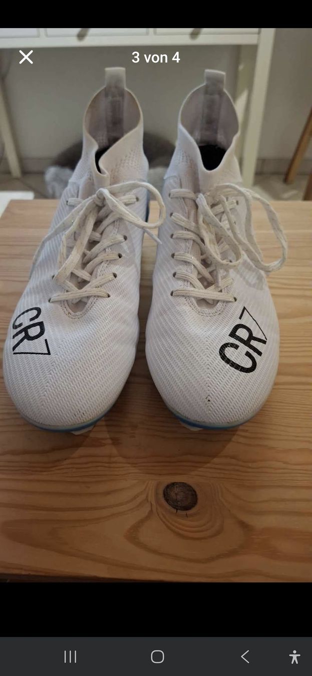 Scarpe da uomo: Fussball schuhe,grösse 39 klein geschnitten – Usato da Herzogenbuchsee venduto da marisav176 2
