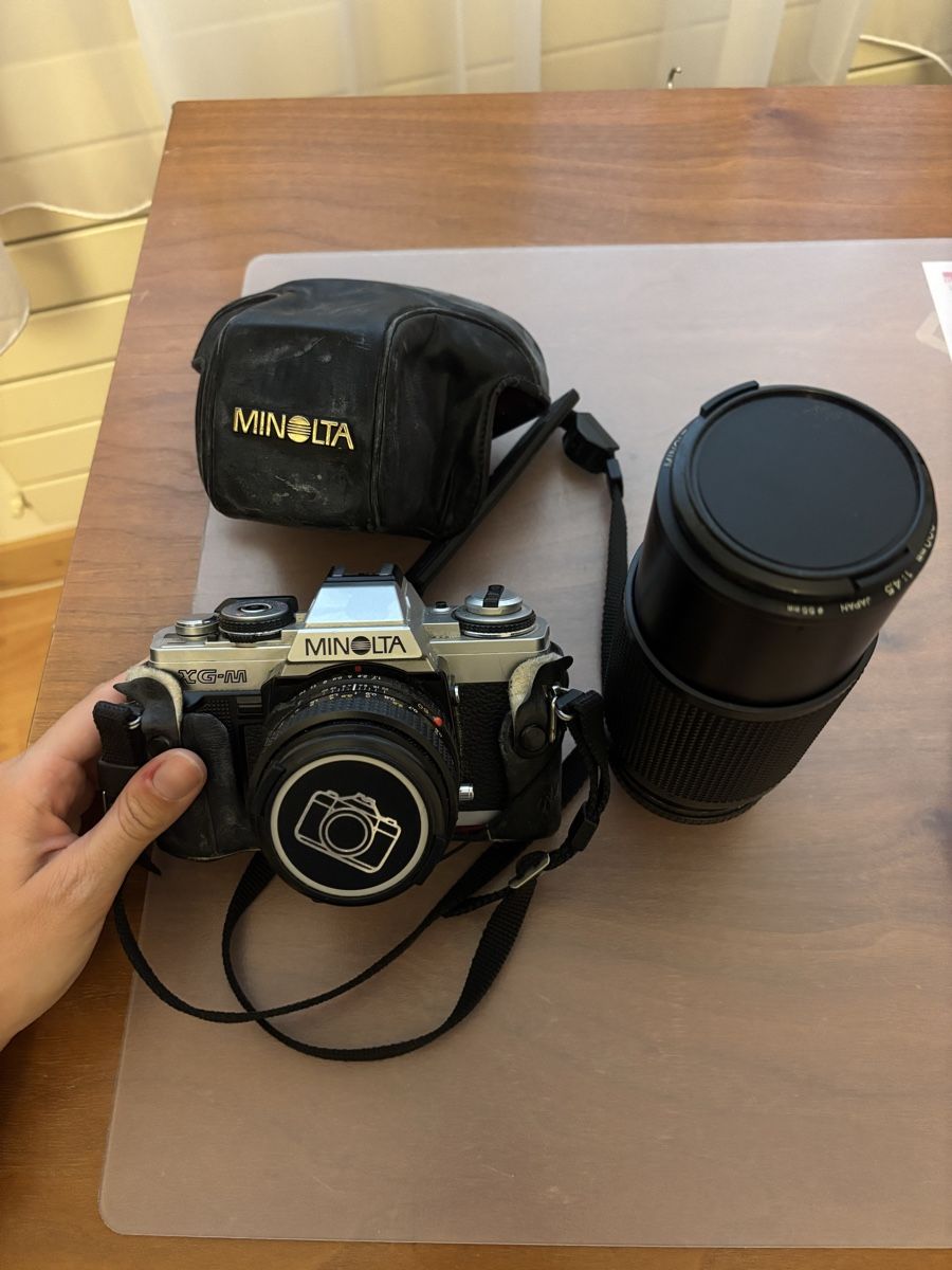 Minolta Fotocamera: Minolta Kamera und 2 Objektive – Usato da Allenwinden venduto da clamel 1