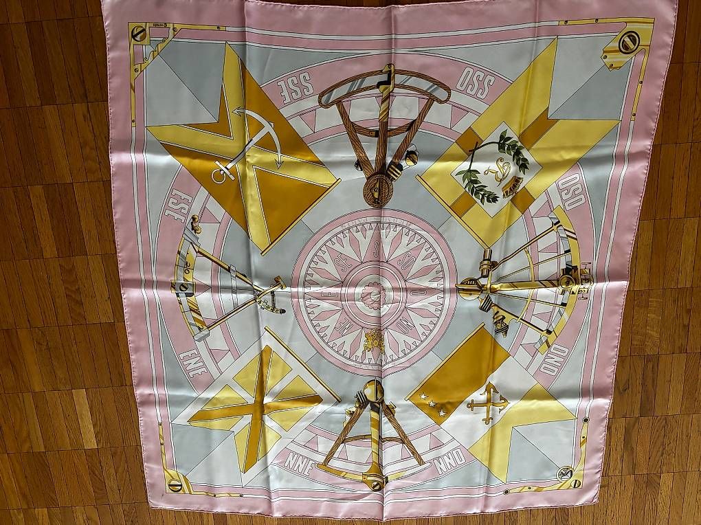 Foulard & Sciarpe: Foulard Hermès rose – Usato da Carouge GE venduto da Isa29 1
