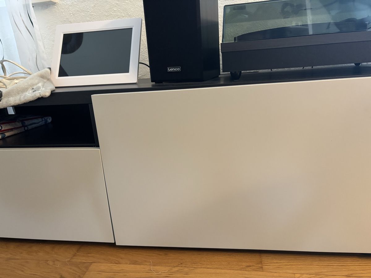 Ikea TV Möbel: TV Bank Besta – Gebraucht aus Hochfelden von lor_xt2h 1