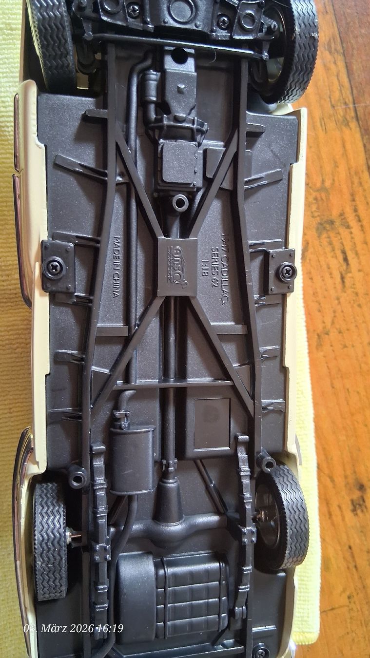 Anson Modellini d'auto: 1:18 Cadillac Serie 62 – Usato da Wolfenschiessen venduto da 2-stroke-garage 5