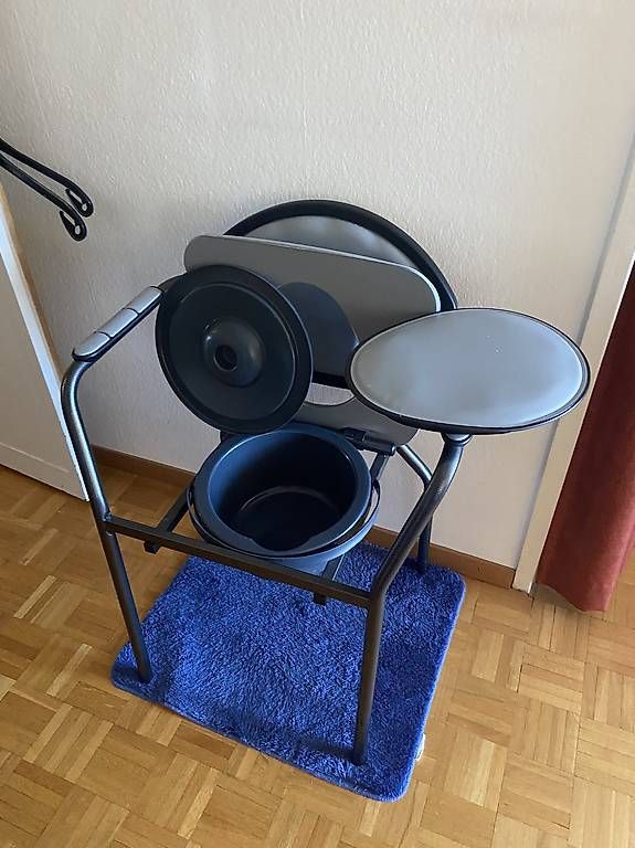 Stühle: Chaise percée – Gebraucht aus Collex von Anne-FrancoiseManriq