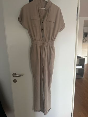 Jumpsuit beige kurzarm Grösse S guter Zustand