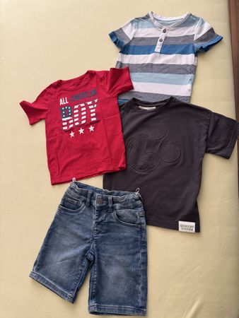 Kinder Kleider-Set Gr. 104. 3 T-Shirts, 1 kurze Jeansshort