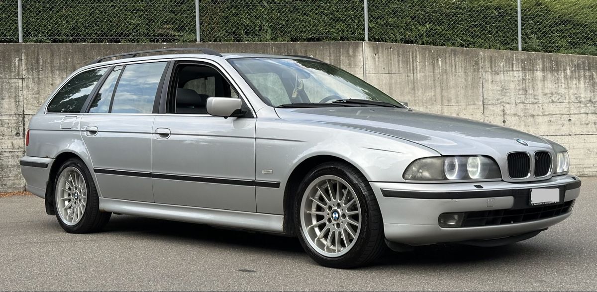 BMW Automobili: BMW 528i Touring E39 Facelift 2000 Jahrgang – Usato da Wädenswil venduto da HobbyZimmer 1