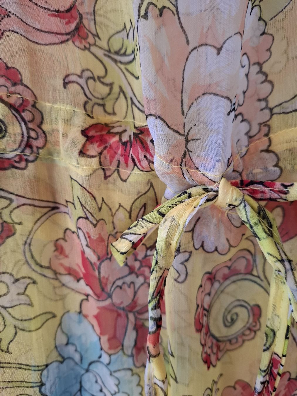 Kleider: Strandkleid gelb Blumen onesize – Gebraucht aus Ennetbaden von Rosen1 2