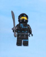 LEGO Minifigur Nya - Hunted, Crooked Smile / Scowl