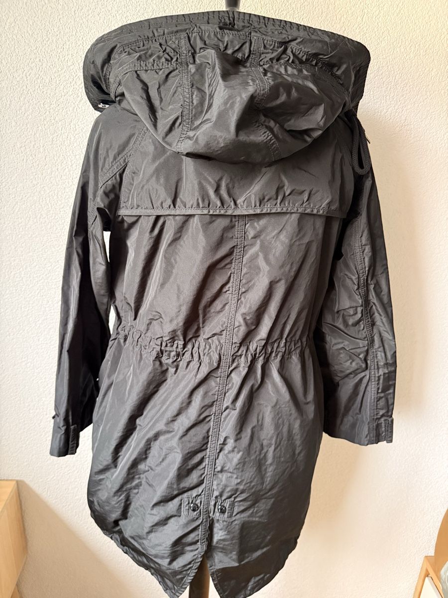 Moncler Giacche: Parka Moncler noire avec capuche – Difettoso da Sugiez venduto da Mlle_Bakets 3