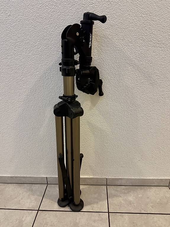 Veloständer: Fahrrad-Montageständer dreibeinig – Gebraucht aus Thun von Panthomblade 1