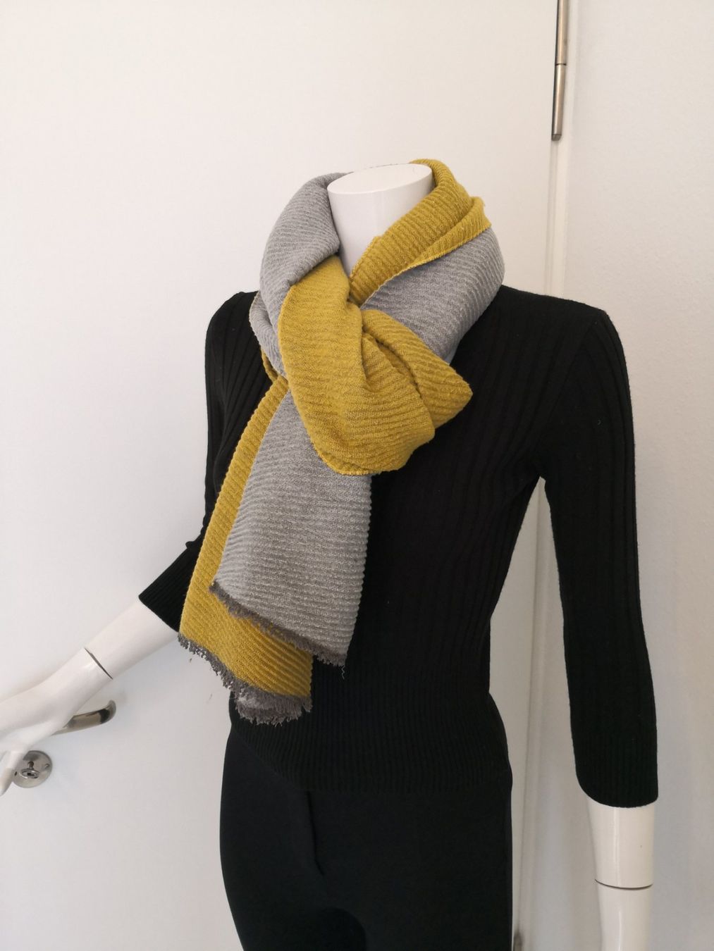 Foulard & Sciarpe: 🤩SCHAL GELB-GRAU DOUBLE-FACE – Usato da Olten venduto da Naja-Twins-Twins 6