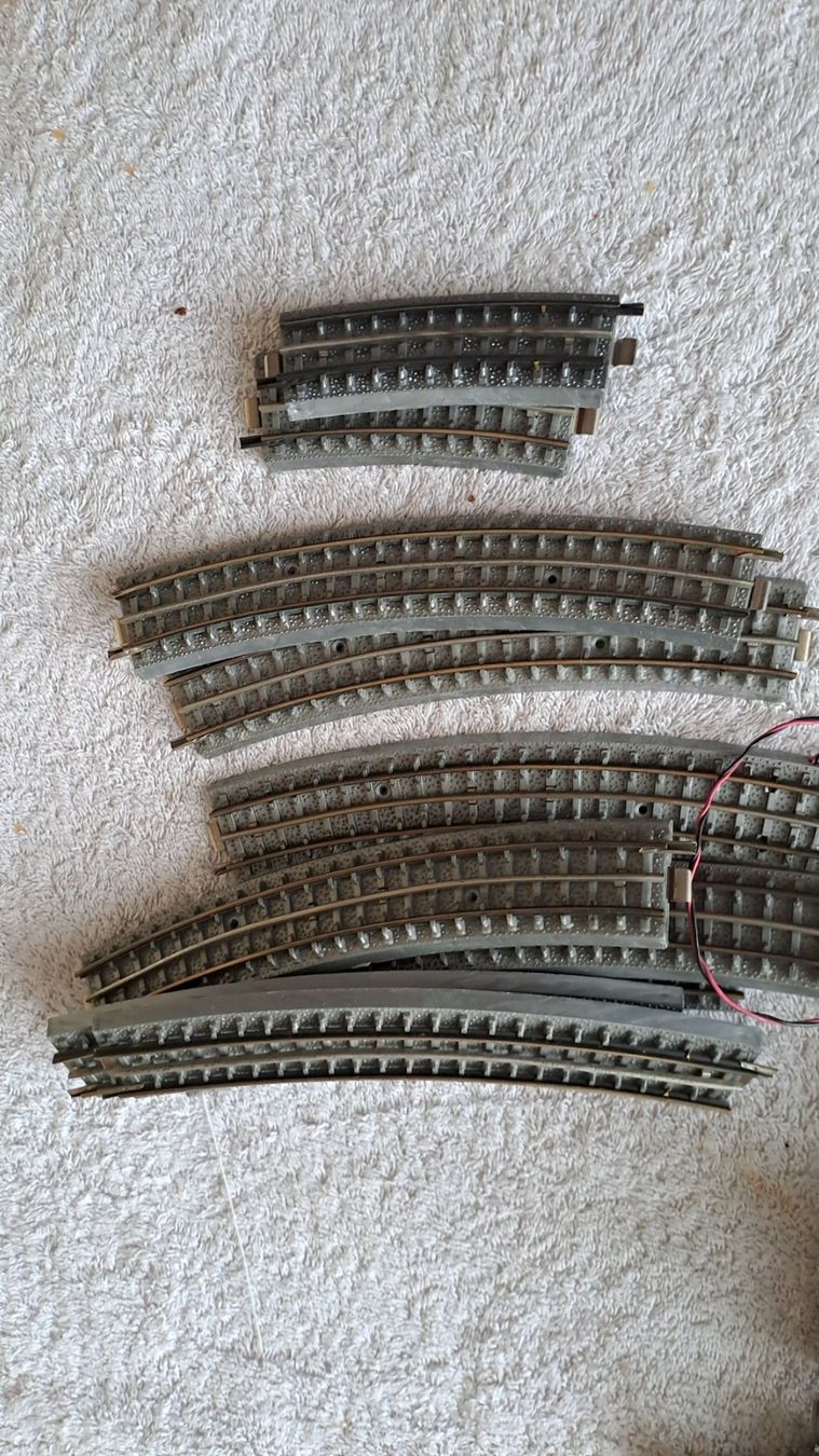 Modelleisenbahnen: Junior Schienen / 2 Weichen / 8 – Gebraucht aus Winterthur von Riebeli333 4
