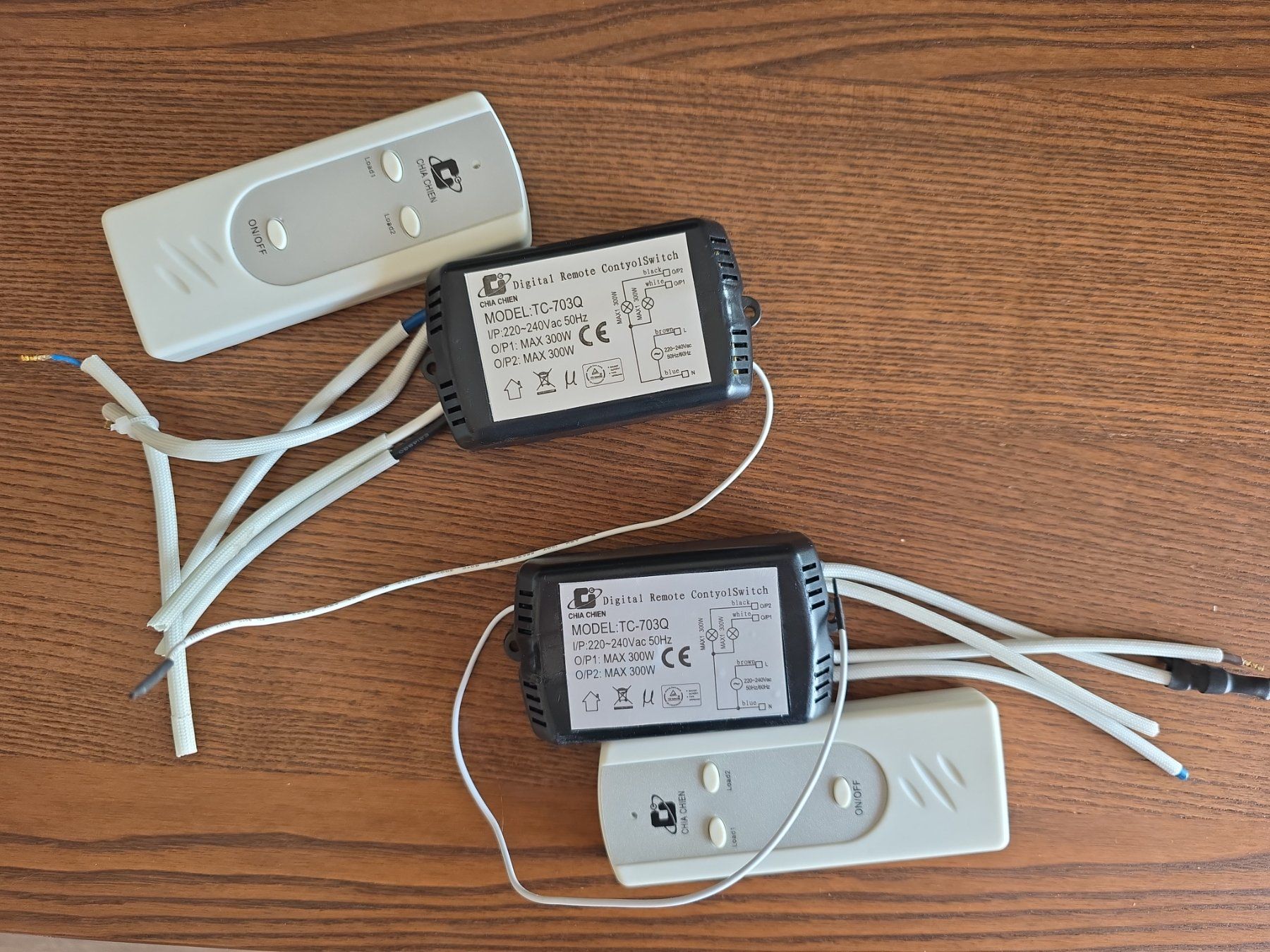 Fernbedienungen: Kit télécommande pour lustre CHIA CHIEN TC-703Q – Gebraucht aus Attalens von Mishanya