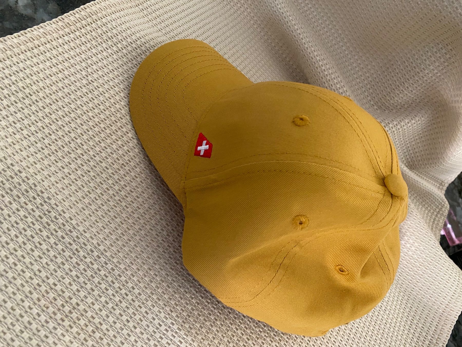 Autres vêtements garçon: Kinder Cap senfgelb  mit CH Logo – Neuf (Voir description) à Allenwinden par Obalu 1