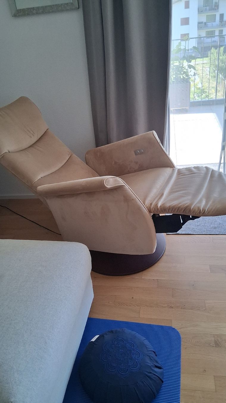 Poltrone: Multifunktions-Relaxsessel beige sehr gut erhalten  – Nuovo (secondo la descrizione) da Schachen LU venduto da Brocki6105Schachen 1