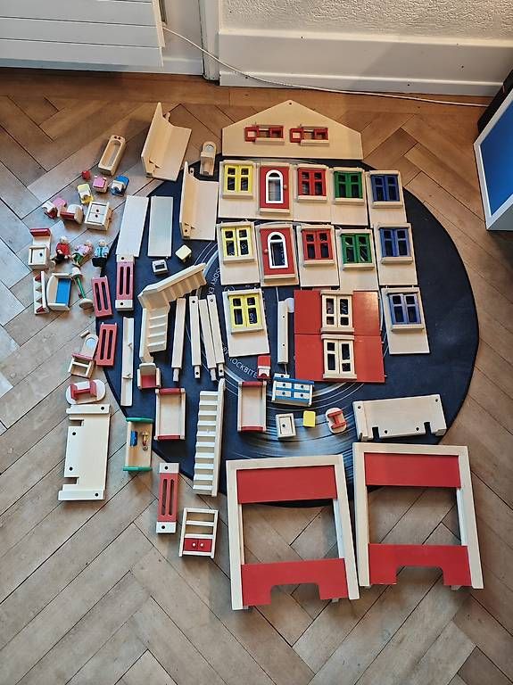 Case e mobili per bambole: Puppenhaus aus echtem Holz – Usato da Grenchen venduto da Nils-