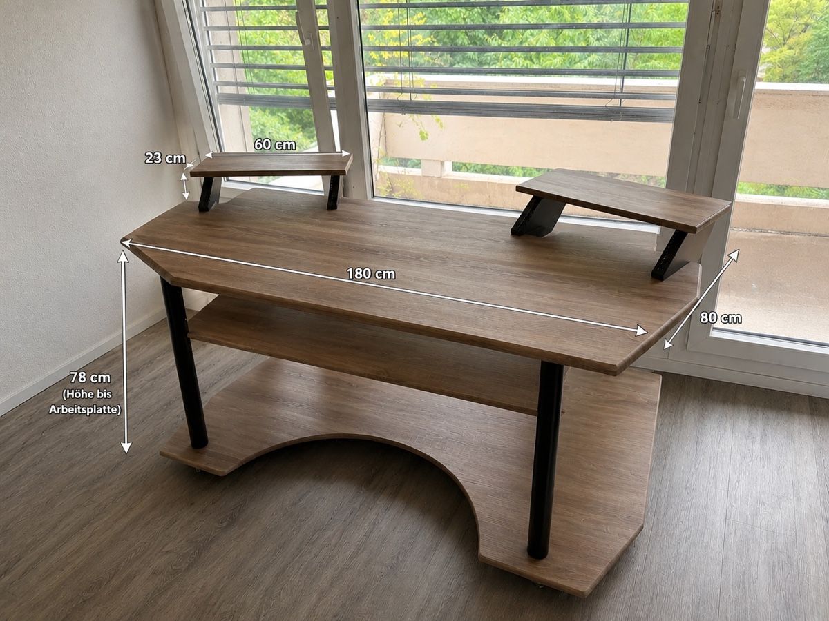 Schreibtische: Schreibtisch – Gebraucht aus chur von Mike.O