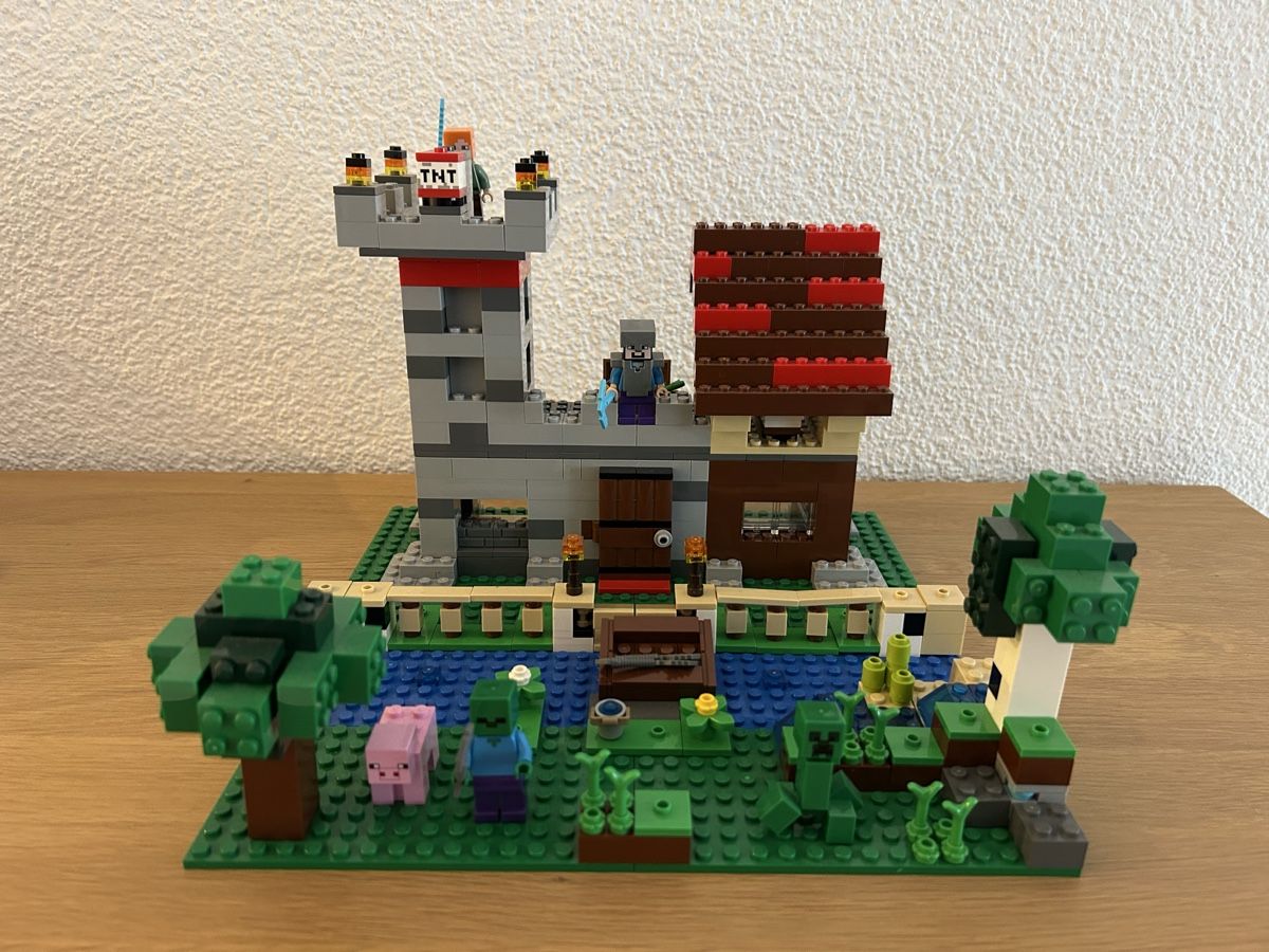 Lego Spielzeuge: Lego Minecraft Die Crafting-Box 3.0 21161 – Gebraucht aus Naters von Gemschhtte