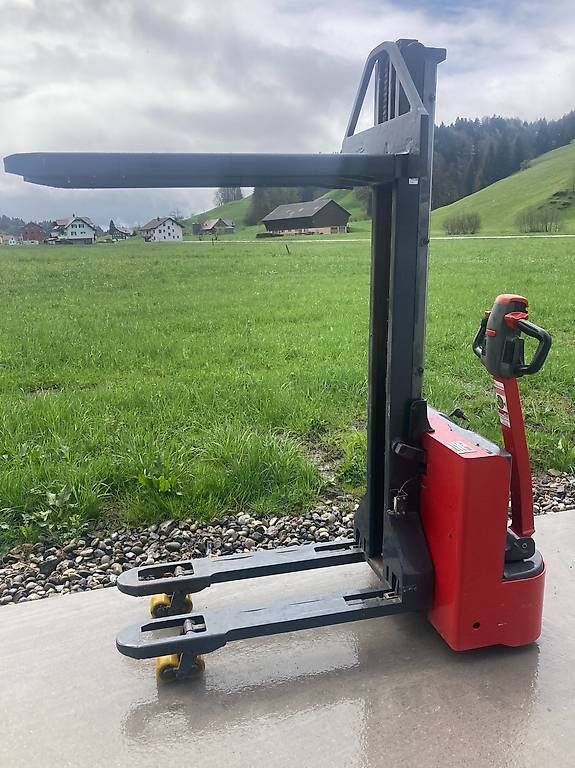 Carrelli elevatori e a forche: Hochhubwagen Linde MN10i Elektro – Usato da Rothenthurm venduto da FHS6418 9