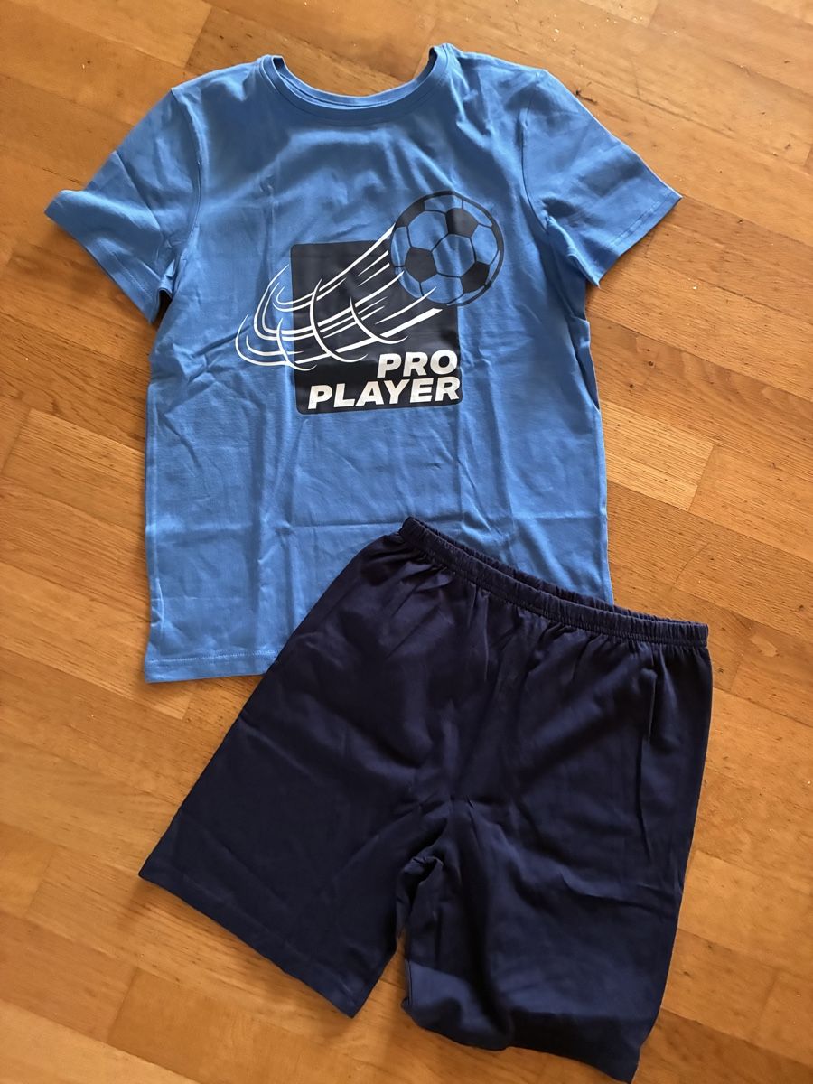 Pyjamas & Ähnliches: Schönes Pyjama Gr. 128, Neu – Neu (gemäss Beschreibung) aus richterswil von lunamarie001