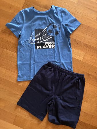 Schönes Pyjama Gr. 128, Neu