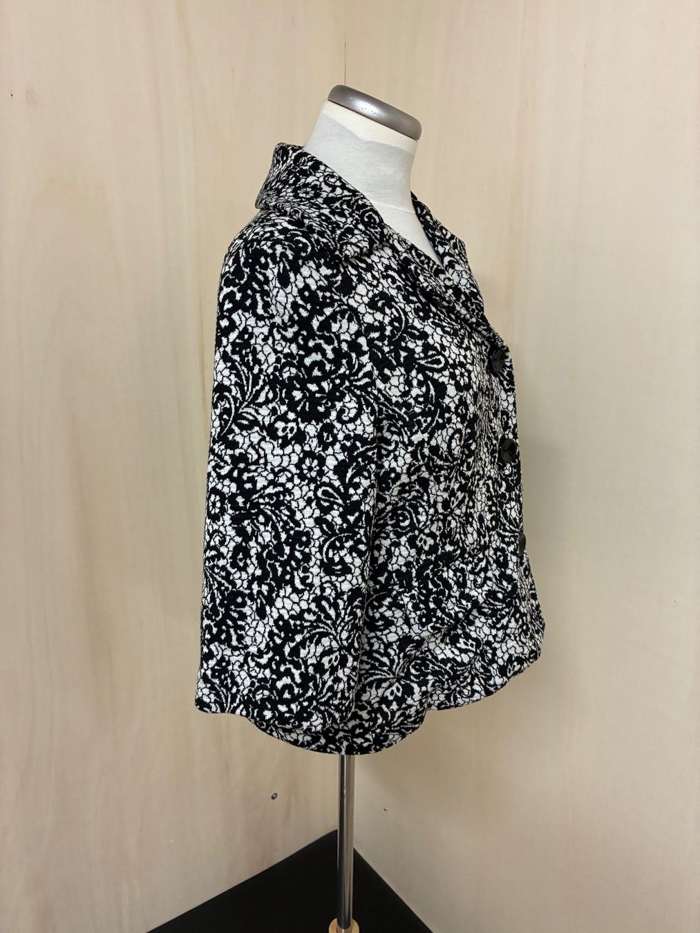 Jacken: Schwarz-Weisser Blazer von She Grösse 40 – Gebraucht aus Zürich von van_5xbk 3