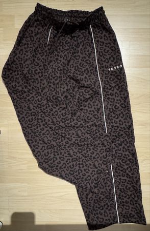 Teveo Jogginghose Leopardenmuster braun Grösse M