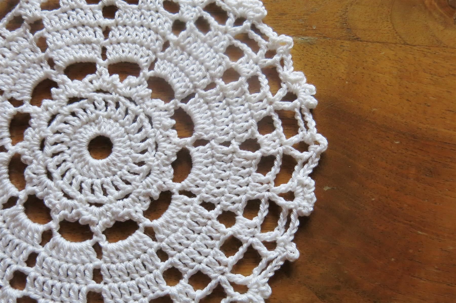 Tutte le decorazioni: Rundes Häkeldeckchen ca  19cm/weiss – Nuovo (secondo la descrizione) da Schaffhausen venduto da Espressoo7 1