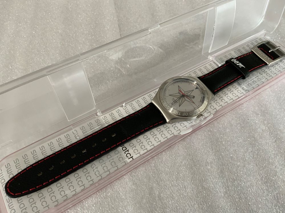 Swatch Montres: Swatch James Bond GENERAL ORLOV / OCTOPUSSY - ungetragen – Neuf avec emballage d'origine à Wettswil par rotonda 1