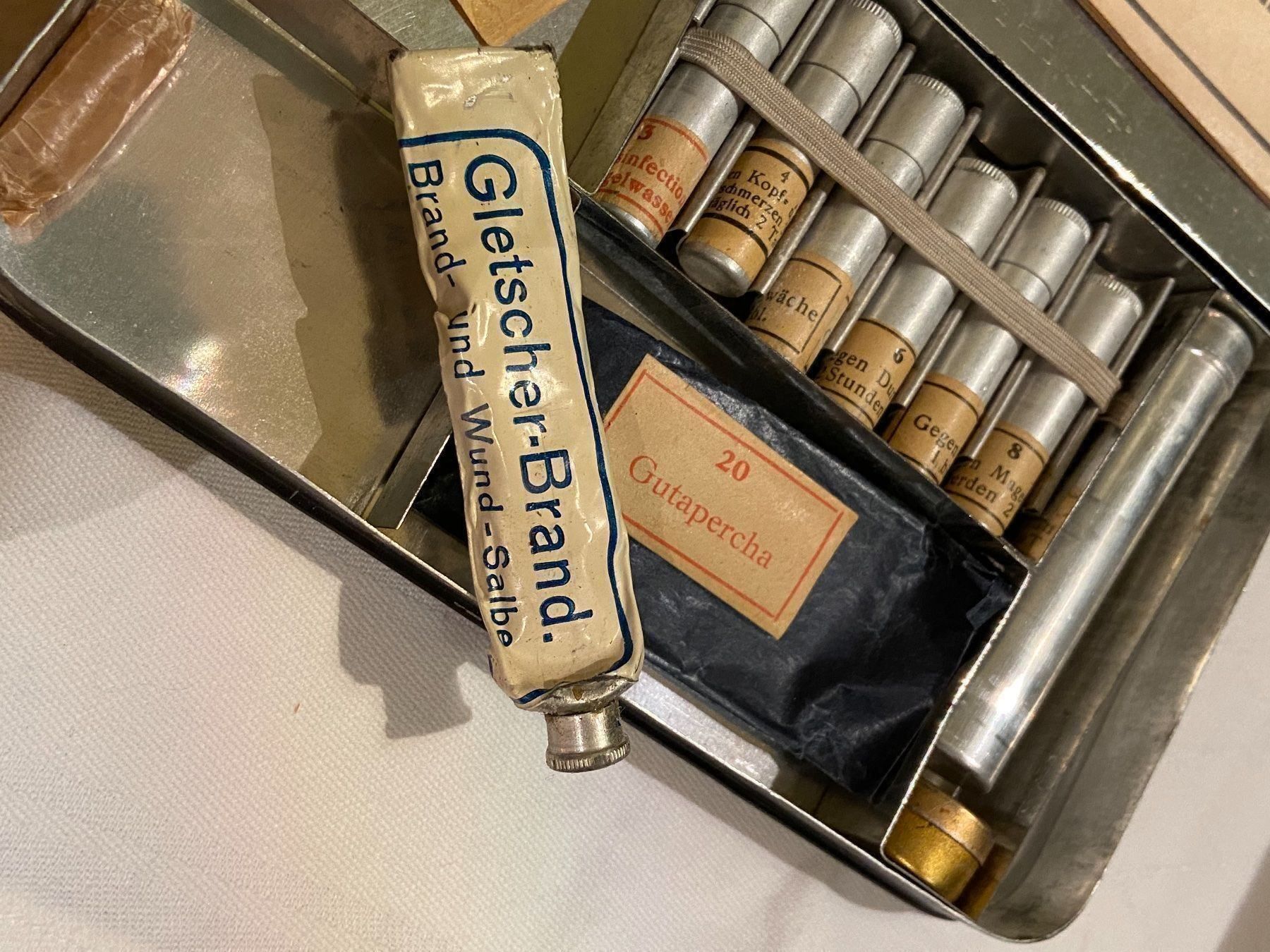 Kit di pronto soccorso: original dr. dessauer‘s touring apotheke – Usato da Gipf-Oberfrick venduto da Iberico 5